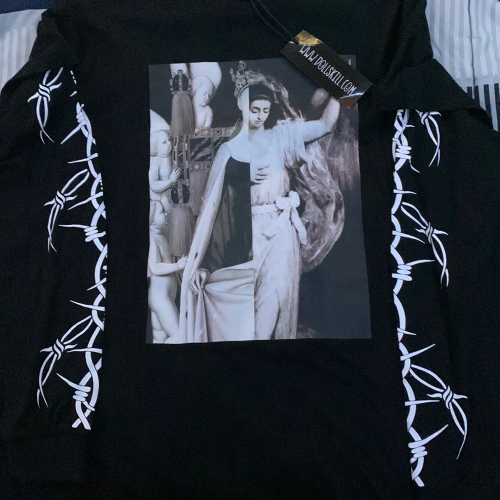 dollskill long sleeve graphic tee